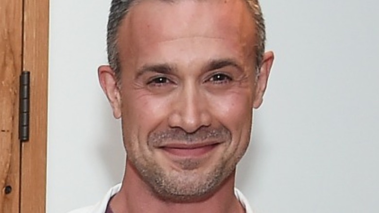 Freddie Prinze Jr. smiling