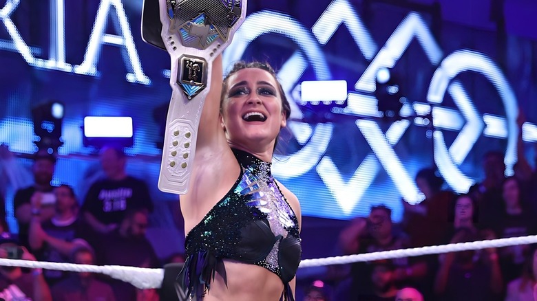 https://www.wrestlinginc.com/img/gallery/lyra-valkyria-overcomes-lola-vice-cash-in-retains-womens-title-at-wwe-nxt-vengeance-day/intro-1707102499.jpg