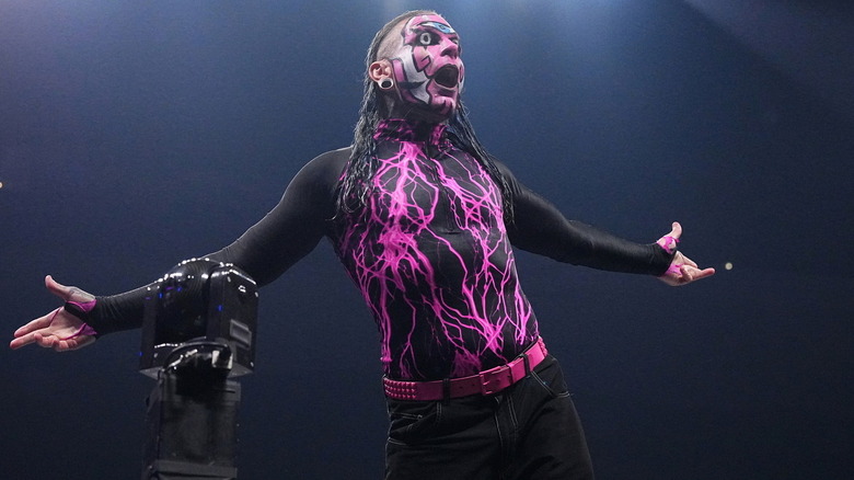 Jeff Hardy posing