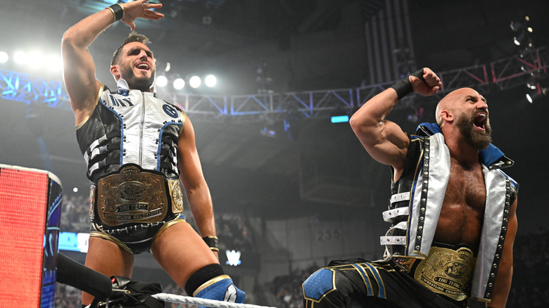 #DIY pose on the ropes wearing their titles