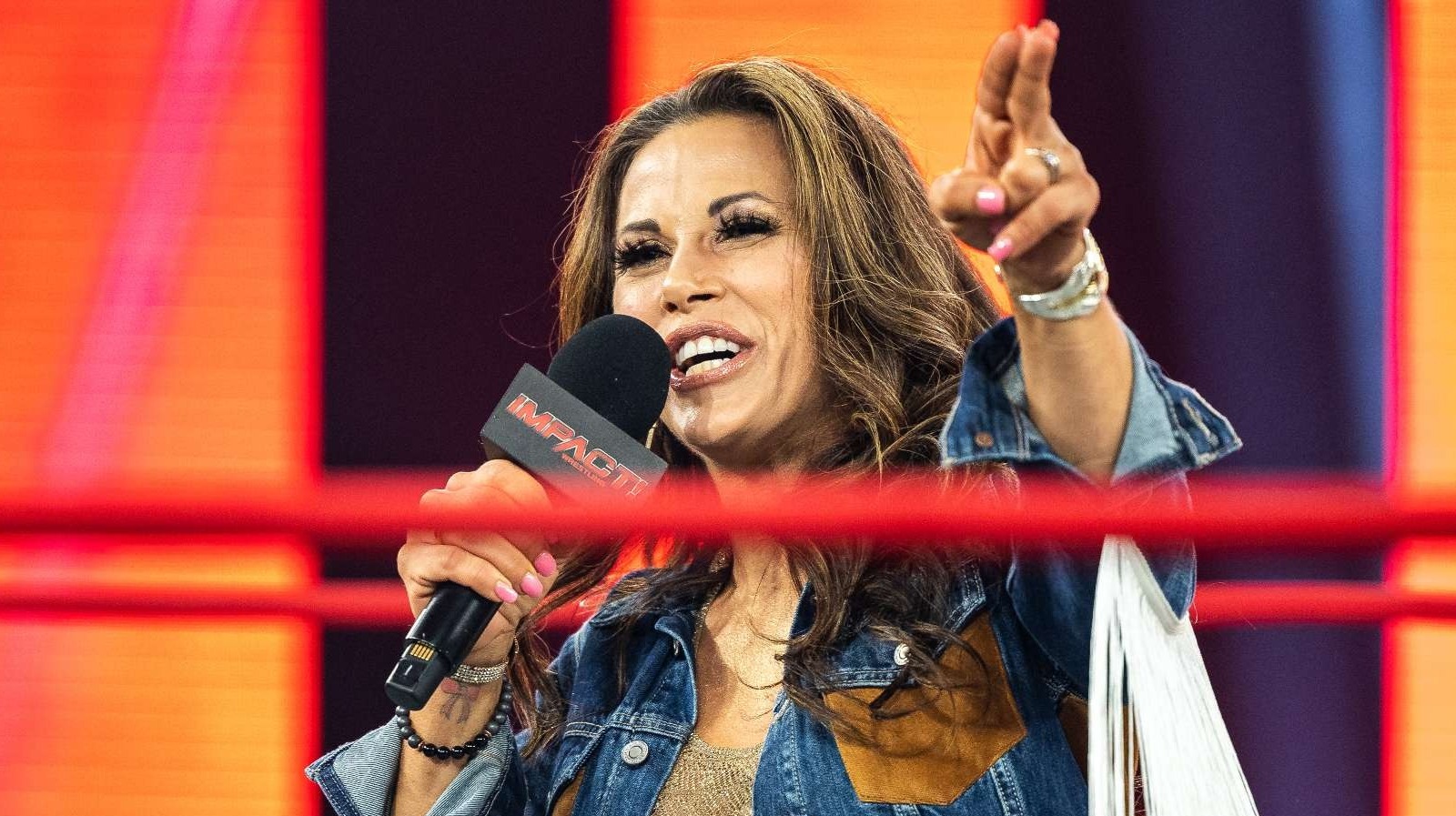 Wwe Diva Mickie James Pussy - Mickie James Makes Out With Knockout During Match On Impact