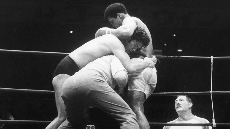 Inoki And Ali Grappling