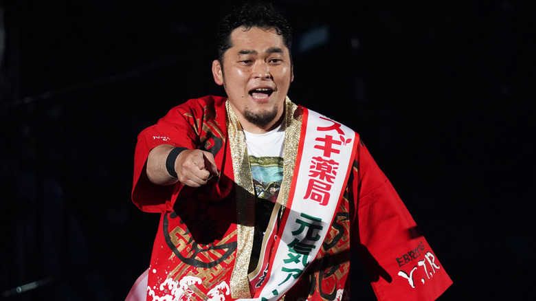 Toru Yano pointing