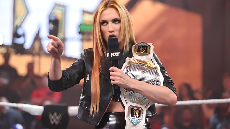 Becky Lynch pointing