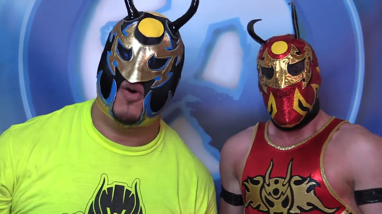 Worker Ant and Fire Ant delivering a promo