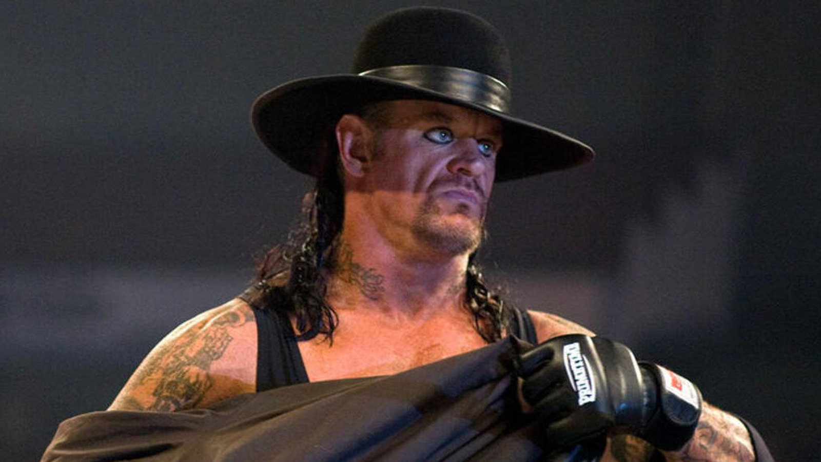 Гробовщик wwe. WWE андертейкер. Undertaker Рестлер. Гробовщик рестлинг.