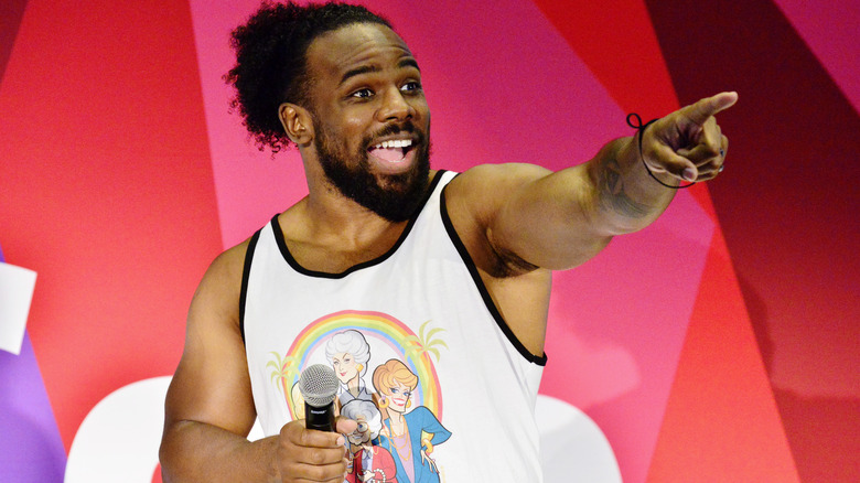 Xavier Woods pointing