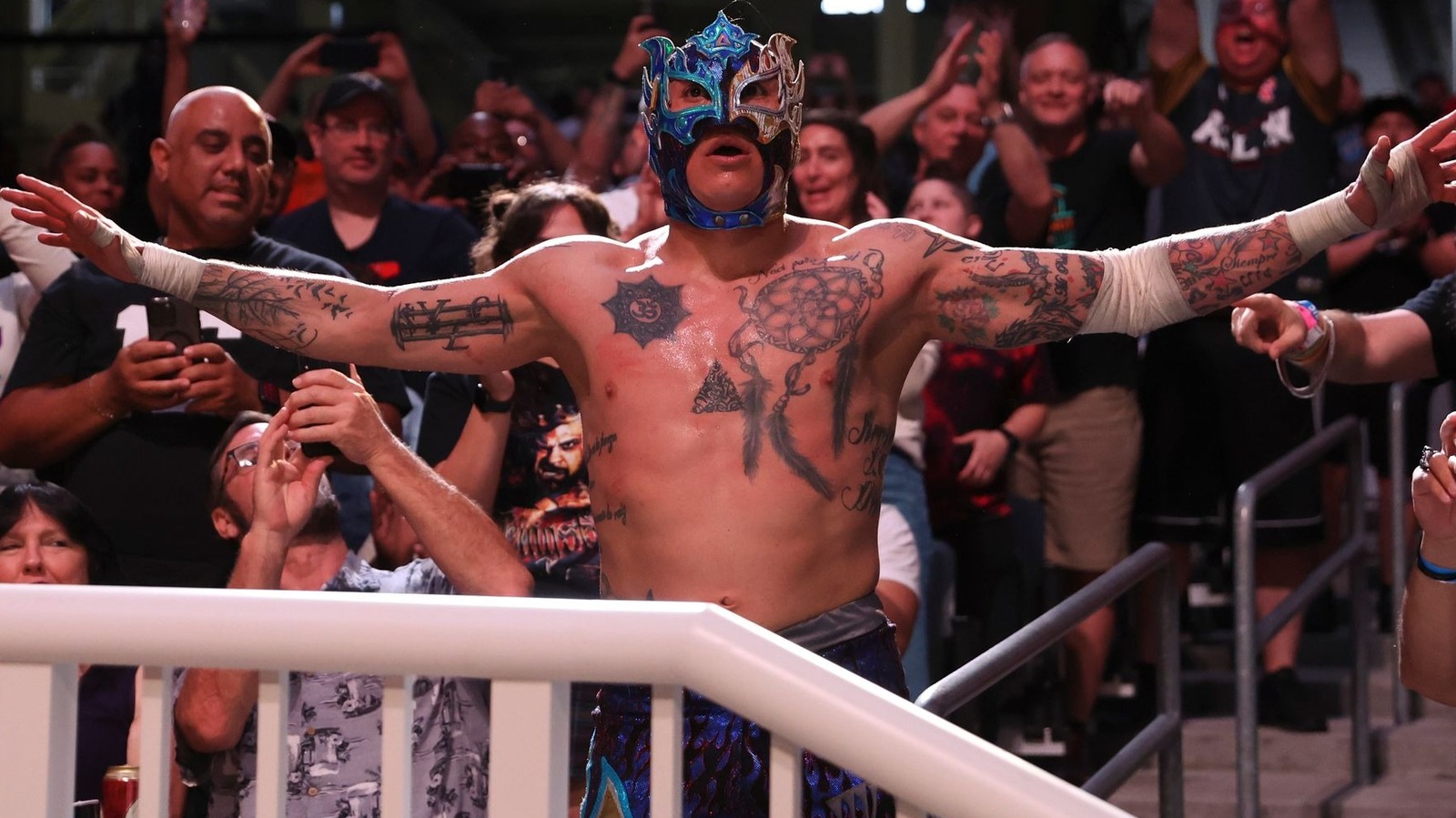 https://www.wrestlinginc.com/img/gallery/rey-fenix-urges-professionalism-in-first-public-comment-on-aew-wwe-contract-situation/l-intro-1733058499.jpg