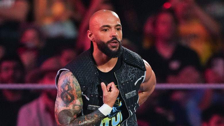 Ricochet reading another tweet