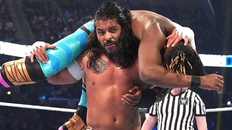 Santos Escobar wrestling Kofi Kingston