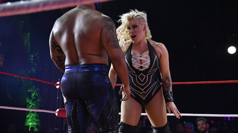 Taya Valkyrie yells