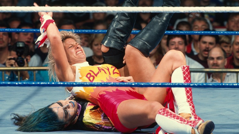 Alundra Blayze covers Bull Nakano at SummerSlam '94