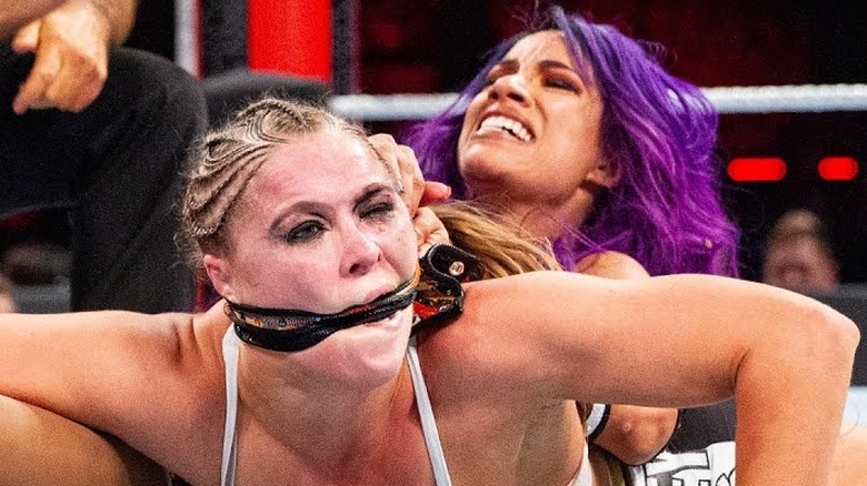 Sasha Banks Chokes Ronda Rousey