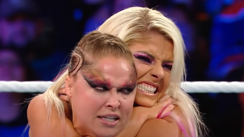 Alexa Bliss Chokes Ronda Rousey