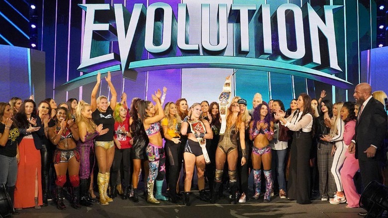 Evolution PPV Full Roster clapping