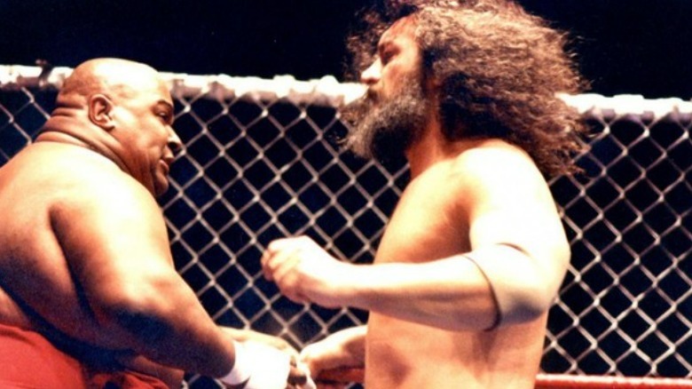 Bruiser Brody and Abdullah the Butcher in a cage