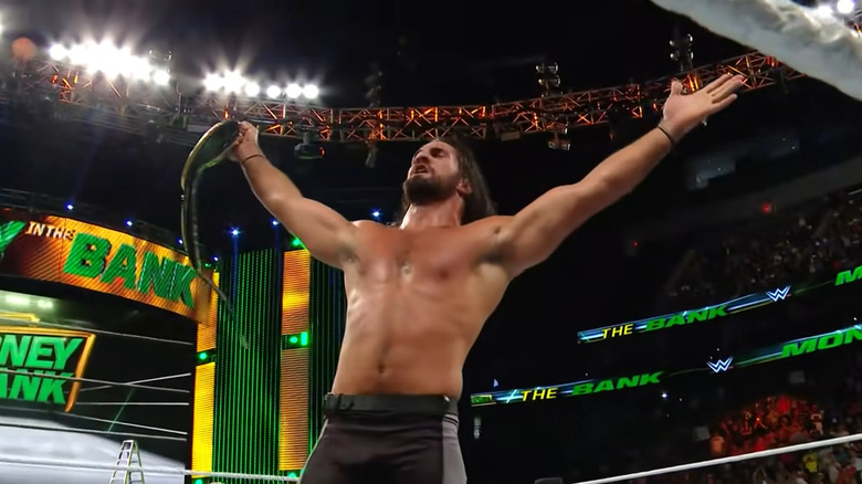 Rollins extends arms