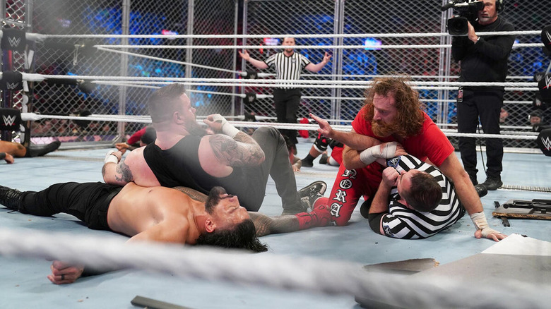 Sami Zayn stops Kevin Owens from pinning Roman Reigns at WWE Survivor Series: WarGames 2022