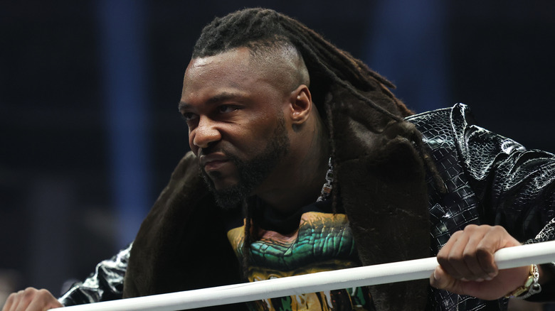 Swerve Strickland angrily looks over the ring ropes to the stage during an episode of AEW TV.