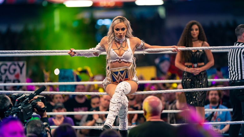 From Wings to Rings: How Liv Morgan Went From Hooters to the WWE! -  Official Website of Joe DeFranco & DeFranco's Gym!