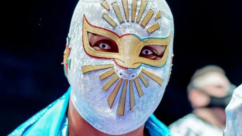 Místico is seen wearing a silver Perros del Mal mask to the ring in CMLL.