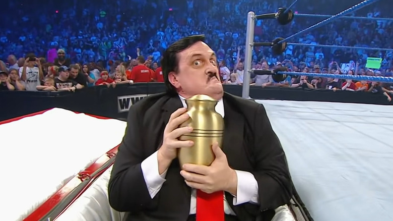 paul bearer holds urn