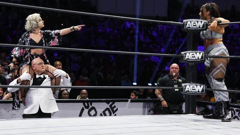 Toni Storm pointing at Deonna Purrazzo