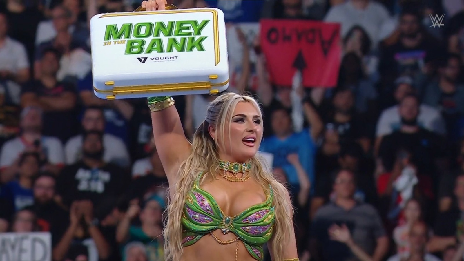 Tiffany Stratton odebrała torebkę po szalonym drabinkowym meczu na gali WWE Money in the Bank