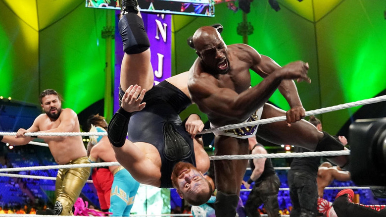 Titus O'Neil eliminates opponent