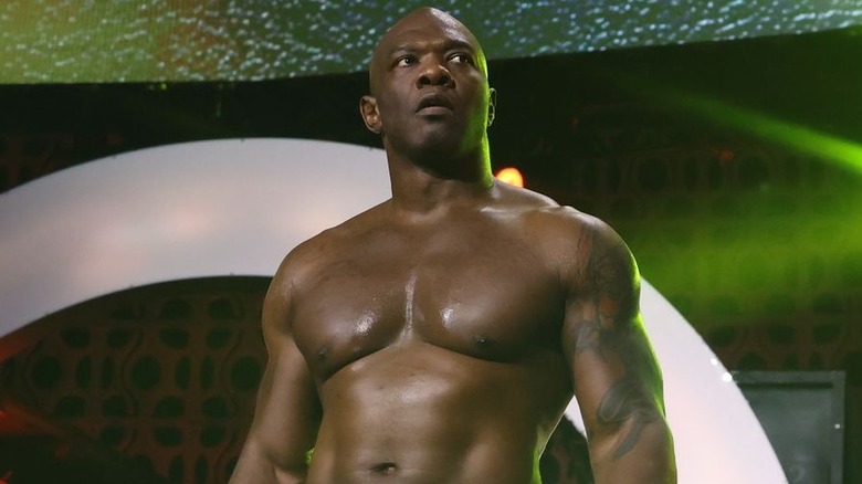 Shelton Benjamin looking out to the crowd