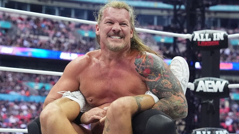 Chris Jericho applies the Walls of Jericho to HOOK