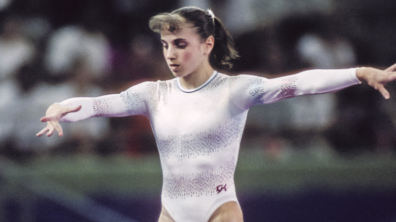 Kerri Strug walking on the balance team