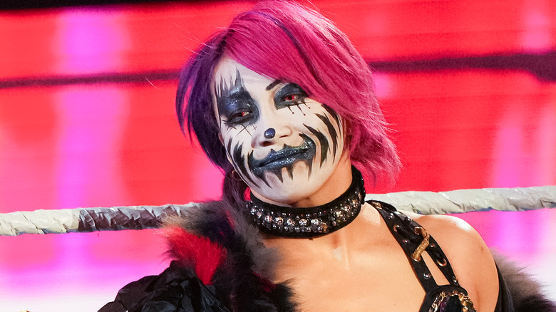 Video: WWE's Asuka Shares Vlog Chronicling Surgery & Rehab After Knee ...