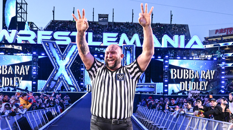 Bubba Ray Dudley (Bully Ray) making his entrance