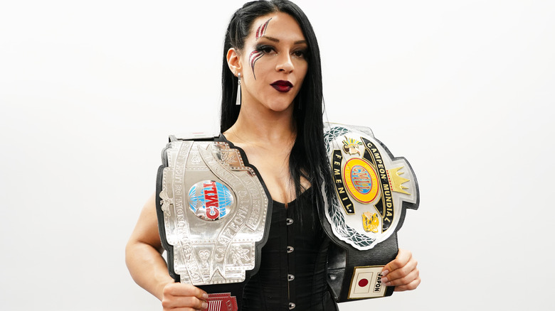 Stephanie Vaquer holding her two titles