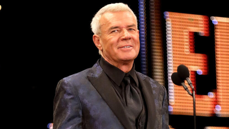 Eric Bischoff sonriendo