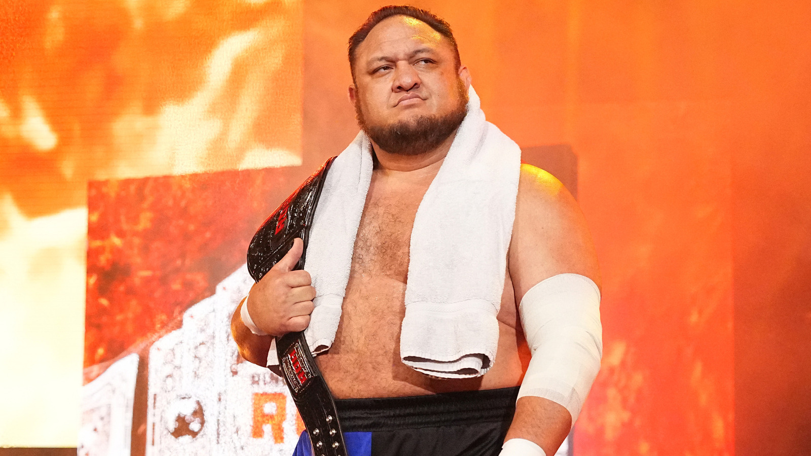 Samoa Joe Coquina Clutch