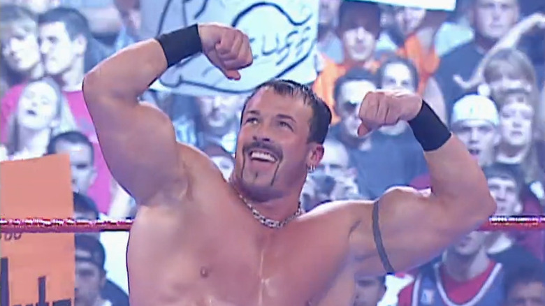 Buff Bagwell flexing