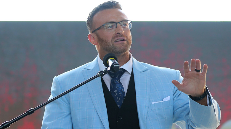 Nick Aldis talking into a microphone