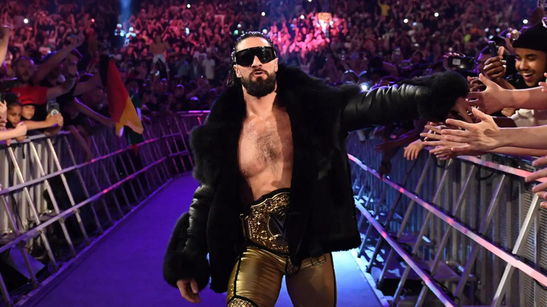 Seth Rollins wears the World Heavyweight Championship