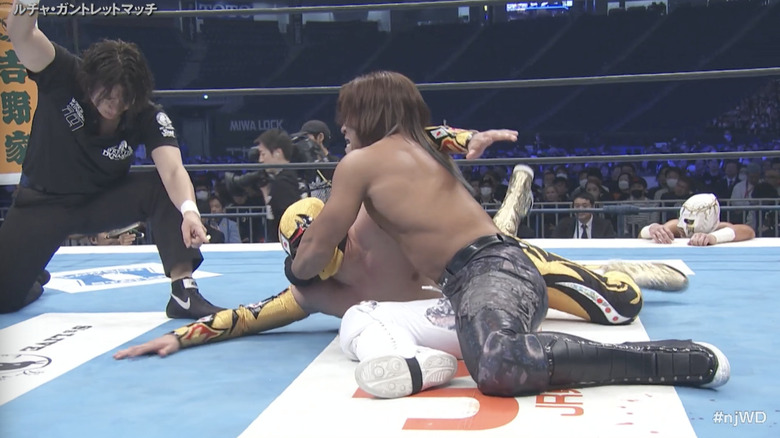 Ishimori with a submission locked in on Dorada