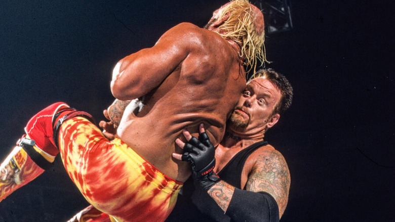 Undertaker chokeslams Hulk Hogan