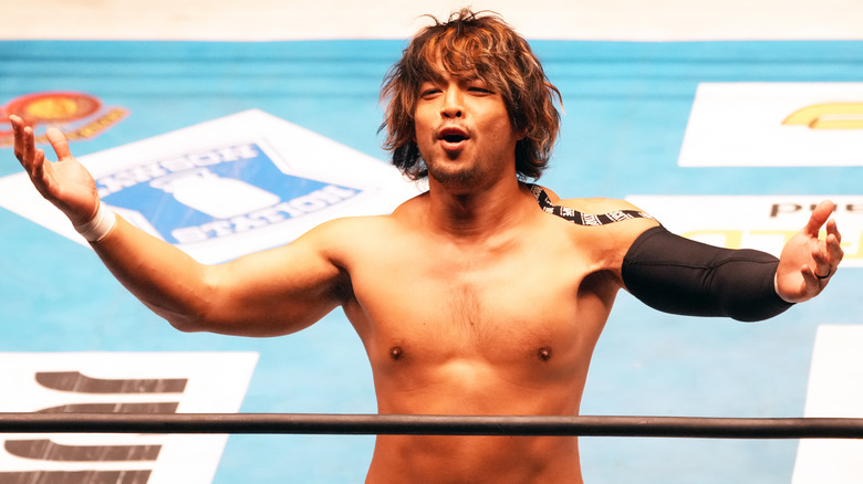 KENTA extends arms