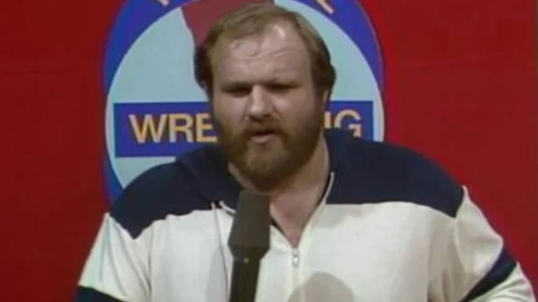 Ole Anderson addresses the camera during a promo on TV.