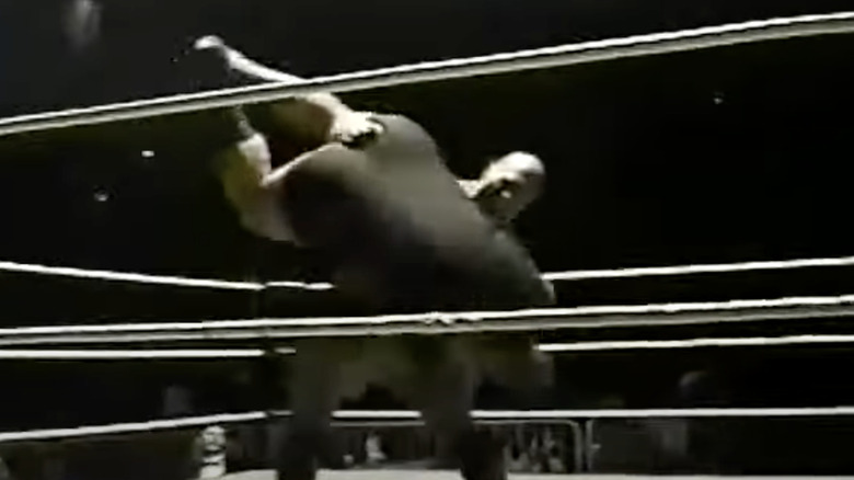 Batista body slams The Big Show