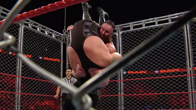 Braun Strowman body slams The Big Show