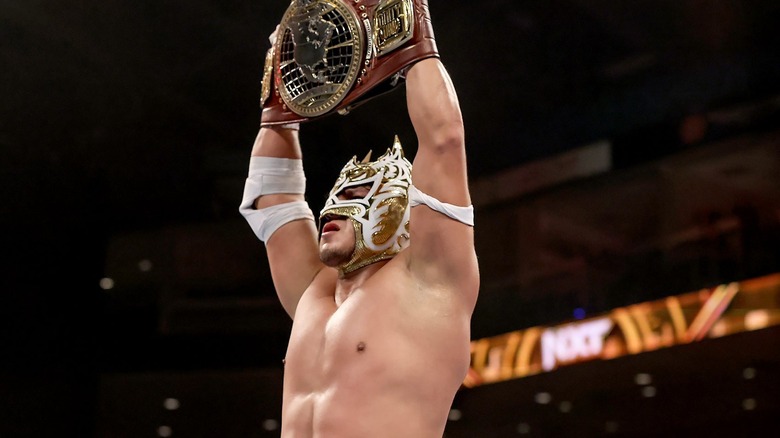 Dragon Lee holds up North American title