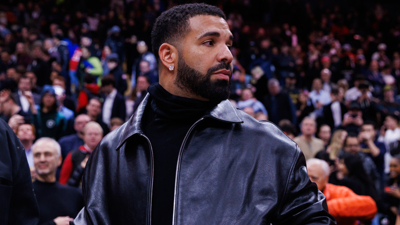 Drake attends an NBA game