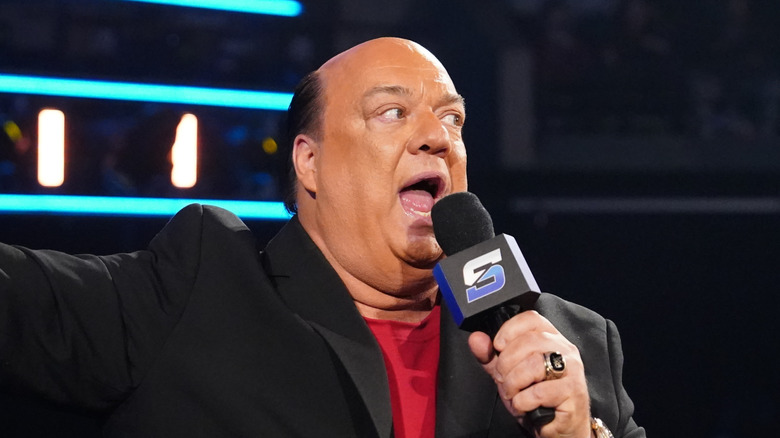 Paul Heyman cortando una promoción