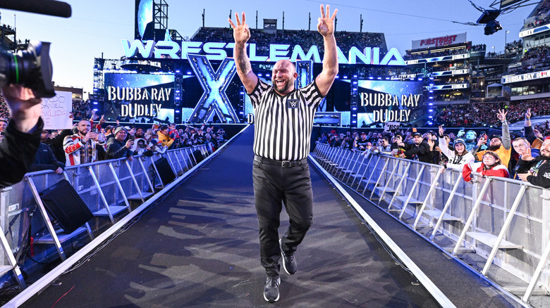 Bubba Ray Dudley (Bully Ray) making his entrance